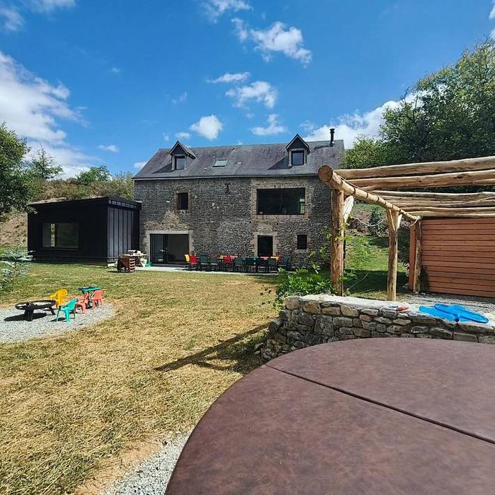 Location de vacances pour 15 personnes, avec jardin et vue dans Voutré