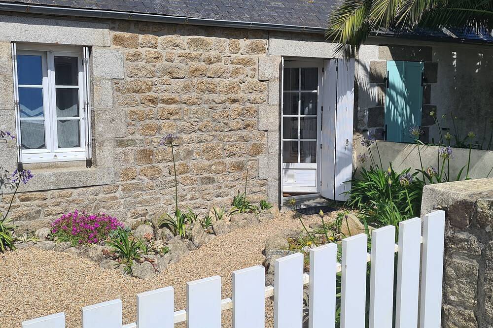 Petite Maison Proche Bourg et à 4km des Plages de Sable Blanc in Cléder, Ceinture Dorée