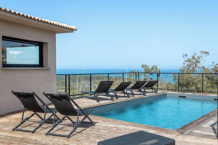 Villa pour 9 personnes, avec terrasse et jardin à Sari-Solenzara