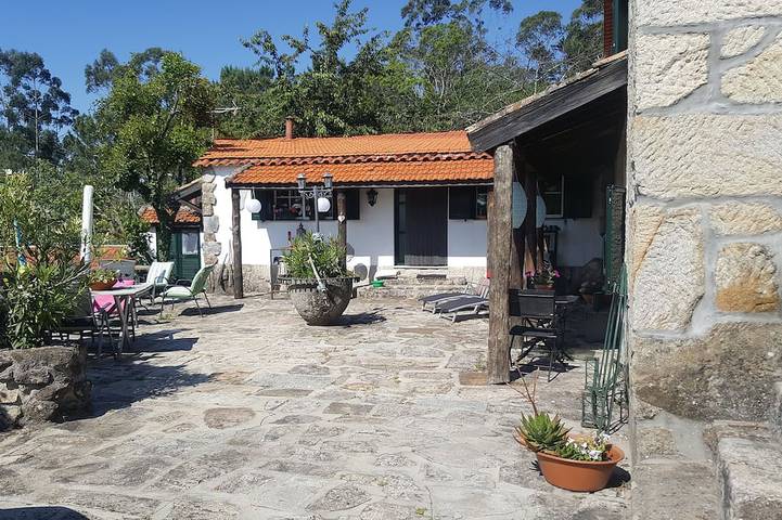 Gîte pour 6 personnes, avec terrasse et jardin dans Carvalhais