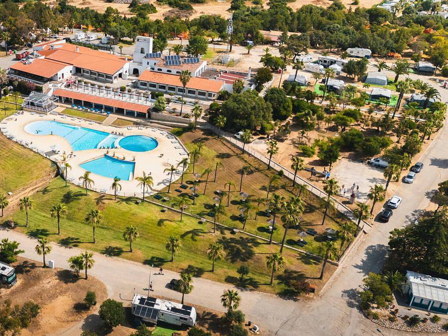 Camping Albufeira - Tiny house 4 personnes - Tiny House | 2 Ch. | 4 Pers. | Terrasse surélevée | 1 Sdb in Albufeira, District de Faro