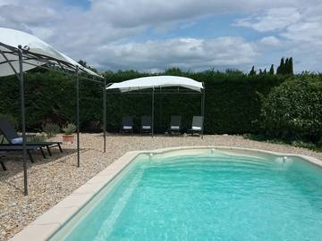 Gîte pour 4 personnes, avec piscine ainsi que terrasse et jardin à Le Barroux