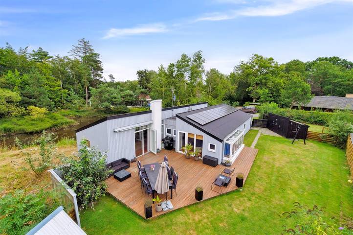 Luxus-Ferienhaus für 8 Personen, mit Seeblick und Sauna sowie Terrasse auf Bornholm