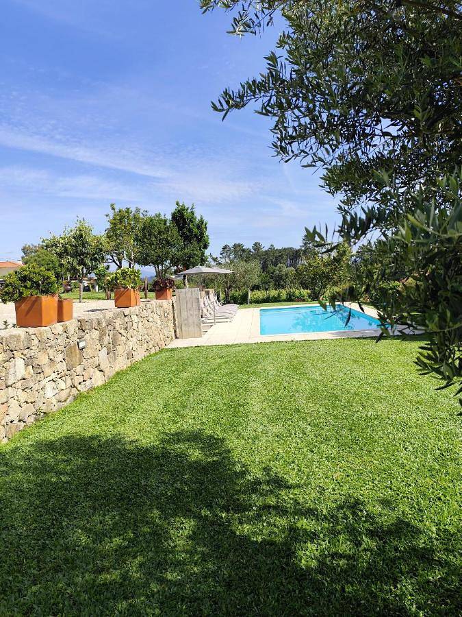 Location de vacances pour 4 personnes, avec piscine ainsi que vue et jardin, animaux acceptés à Monção - 3