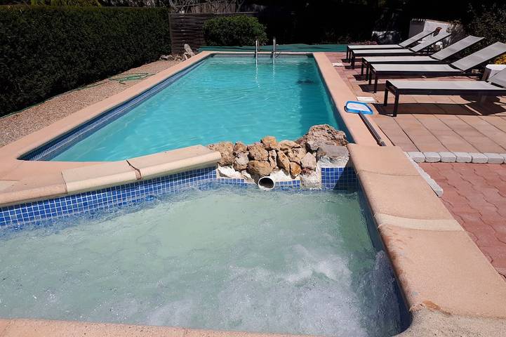 Gîte pour 2 personnes, avec Jacuzzi ainsi que Terrasse et Jardin
