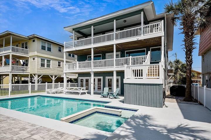 Vacation rental for 24 people, with balcony in Cherry Grove Beach