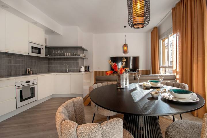 Apartamento inteiro, Apartamento de luxo 'The One' com varanda, Wi-Fi e ar condicionado in Malaga Centro, Malaga