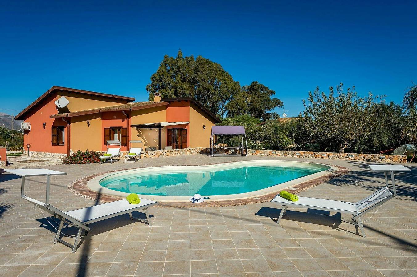 Casa vacanza a Vallo di Mazara a partire da 338€ a notte