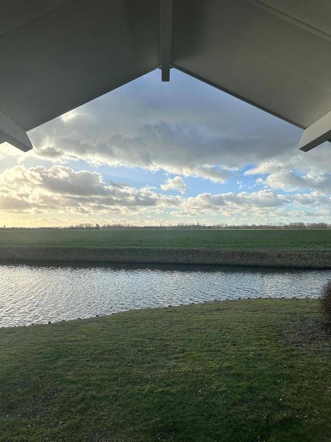 Luxe bungalow met prachtig vrij uitzicht in Kattendijke, Zeeland in Niederländische Nordsee