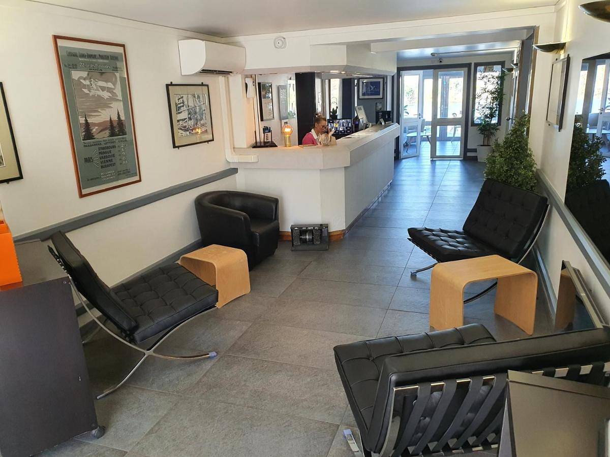 Logis - Hôtel & Restaurant des Lacs Paris Sud in Viry-Châtillon, Essonne