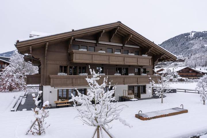 Ferienwohnung für 6 Personen, mit Seeblick und Balkon sowie Ausblick in Gstaad
