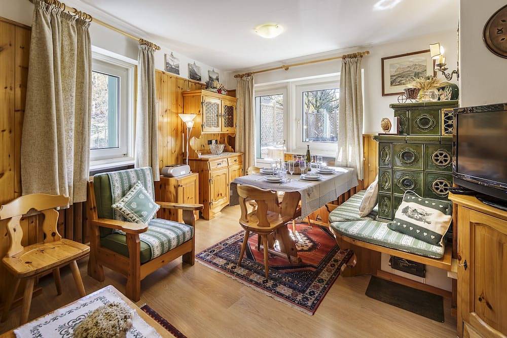 Entire apartment, Casa Ciasatua - Your oasis of relax among the peaks of Cortina in Cortina d'Ampezzo, Dolomiti Superski