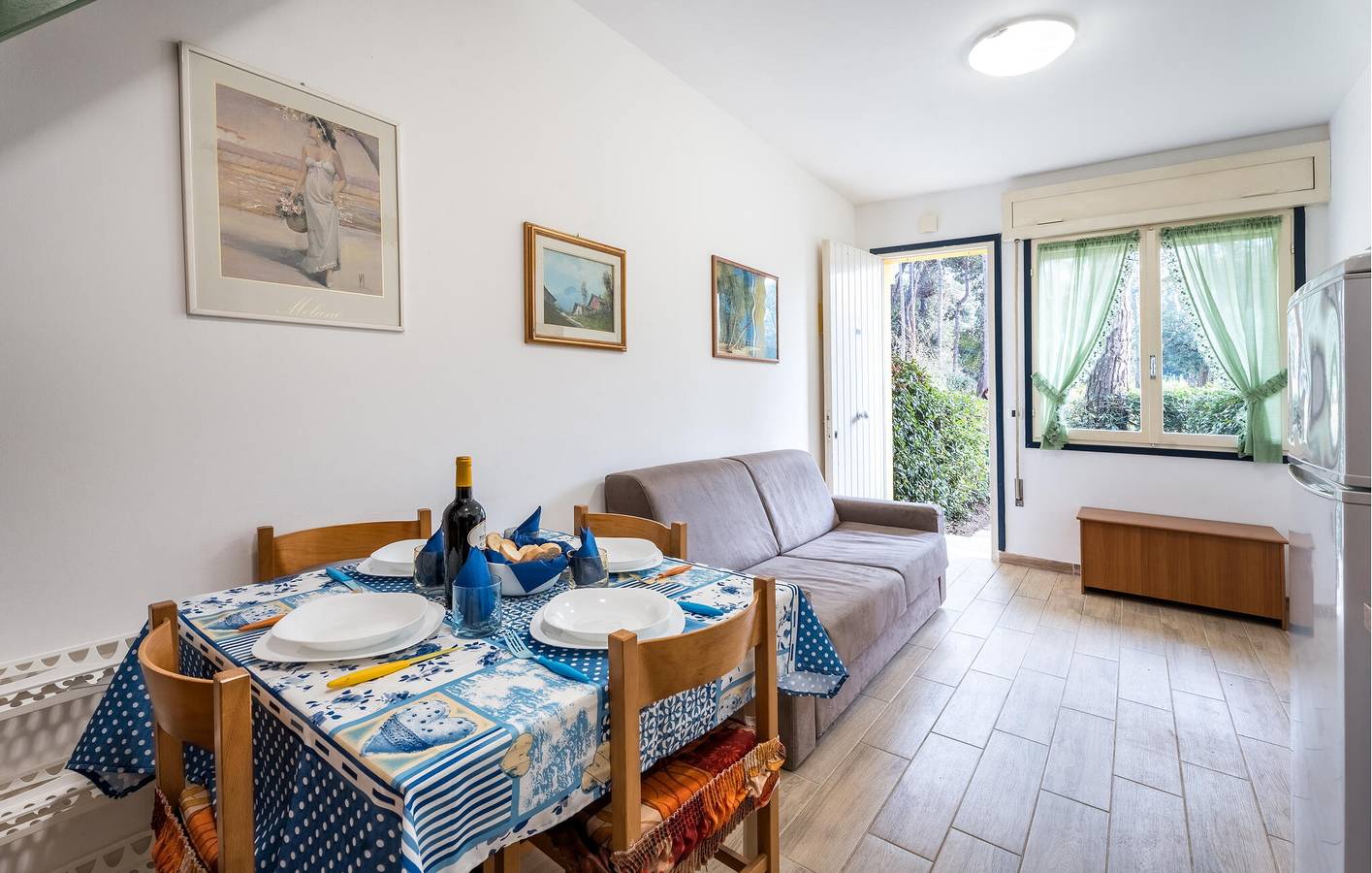Appartamento intero, Accesso alla spiaggia a 200 metri: A/C, cucina, parcheggio e altro ancora! in Rosolina Mare, Polesine