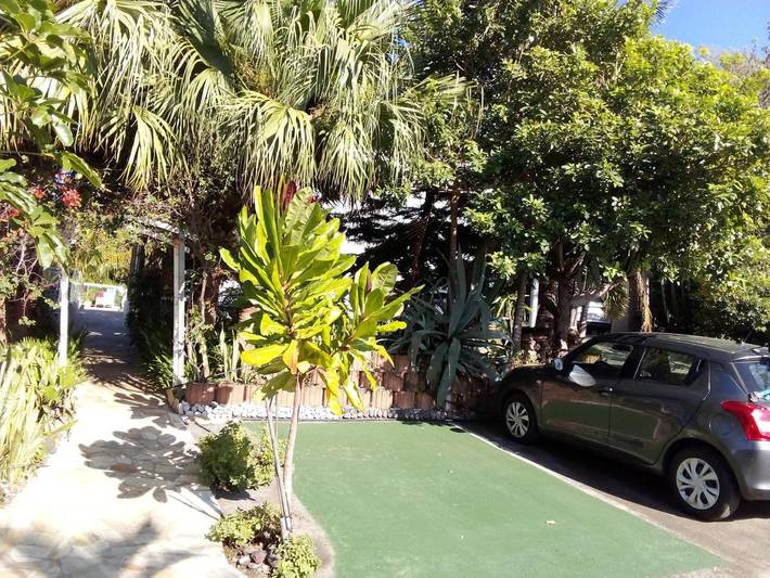 Gîte pour 2 personnes, avec vue ainsi que jardin et piscine à Manapy les Bains - 3