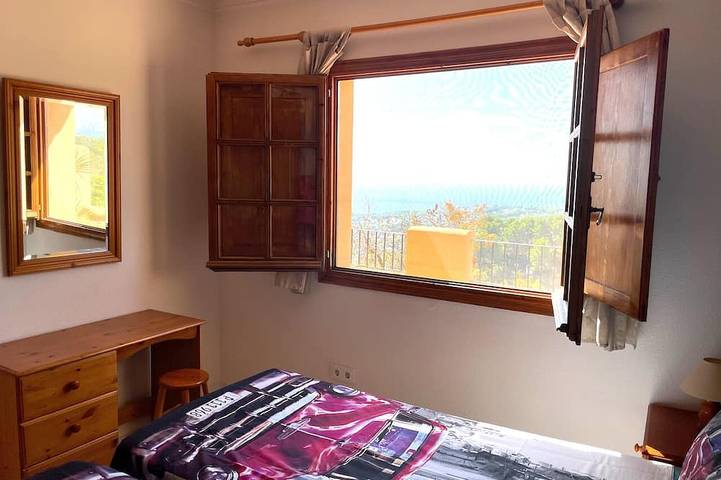 Villa de 4 chambres exposée sud avec jacuzzi (optional),  superbe vue sur la mer in Benimeit, Teulada