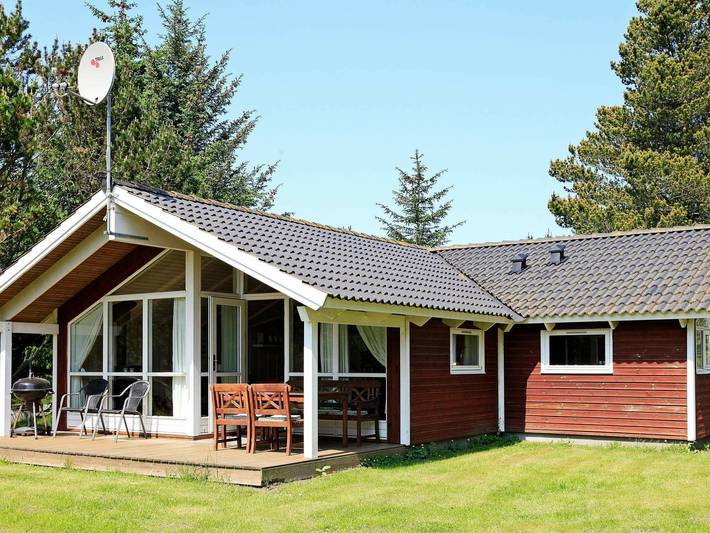 Ferieudlejning for 8 personer, med terrasse og sauna samt jacuzzi, børnevenlig i Ålbæk