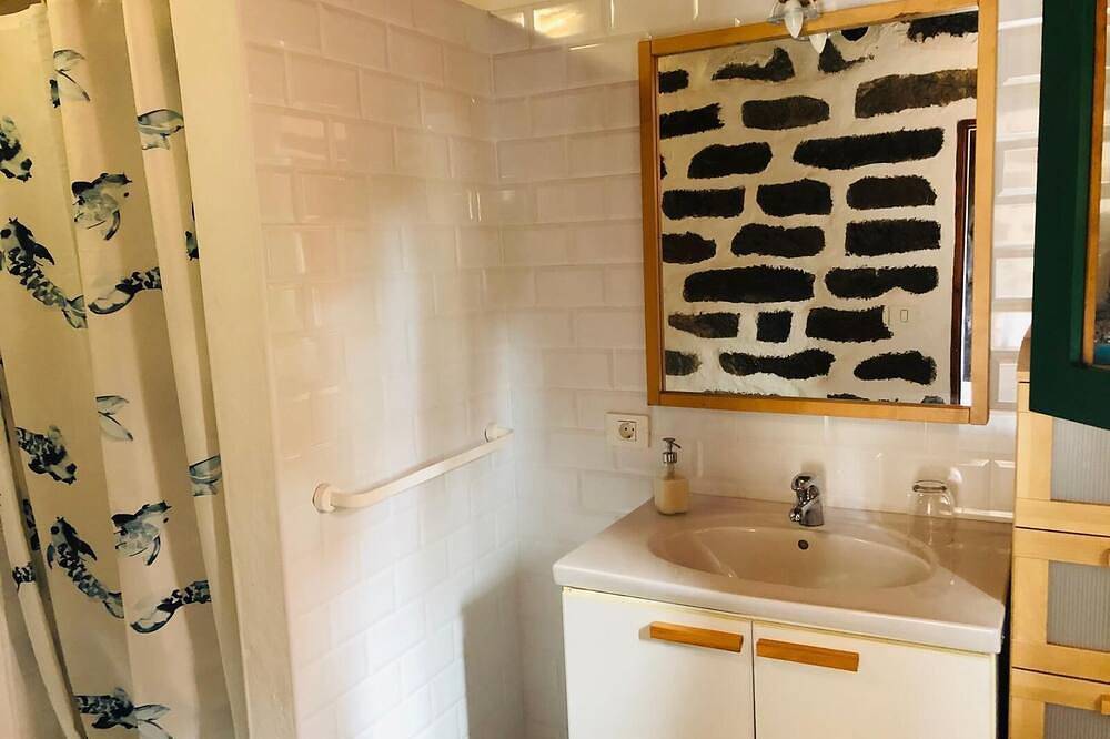 Cabaña en zona tranquila con bonitas vistas, acogedor estilo y cuidado jardín. in Lomo Blanco, Moya