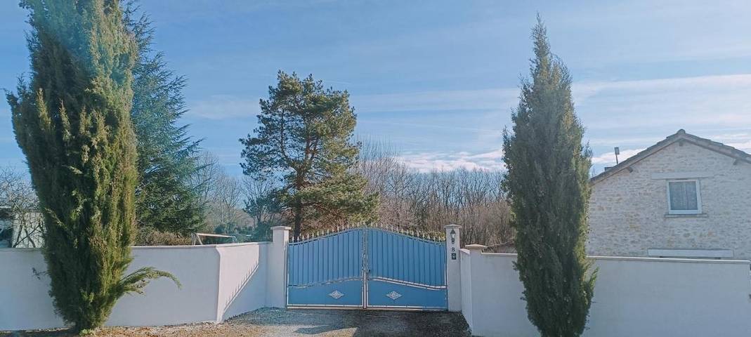 Gîte pour 2 personnes, avec piscine ainsi que jardin et vue dans Valence-en-Poitou - 3