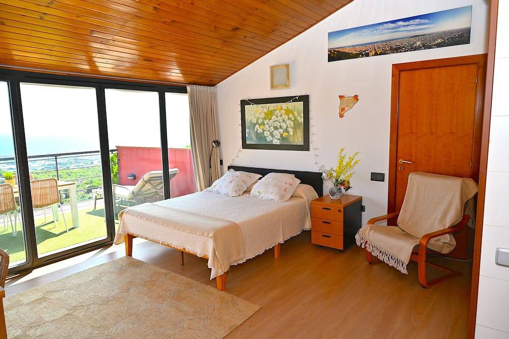 Entire apartment, In Cabrils (Barcelona at 20 km). Apartment with sea view, pool and very quiet in Cabrils, Costa del Maresme