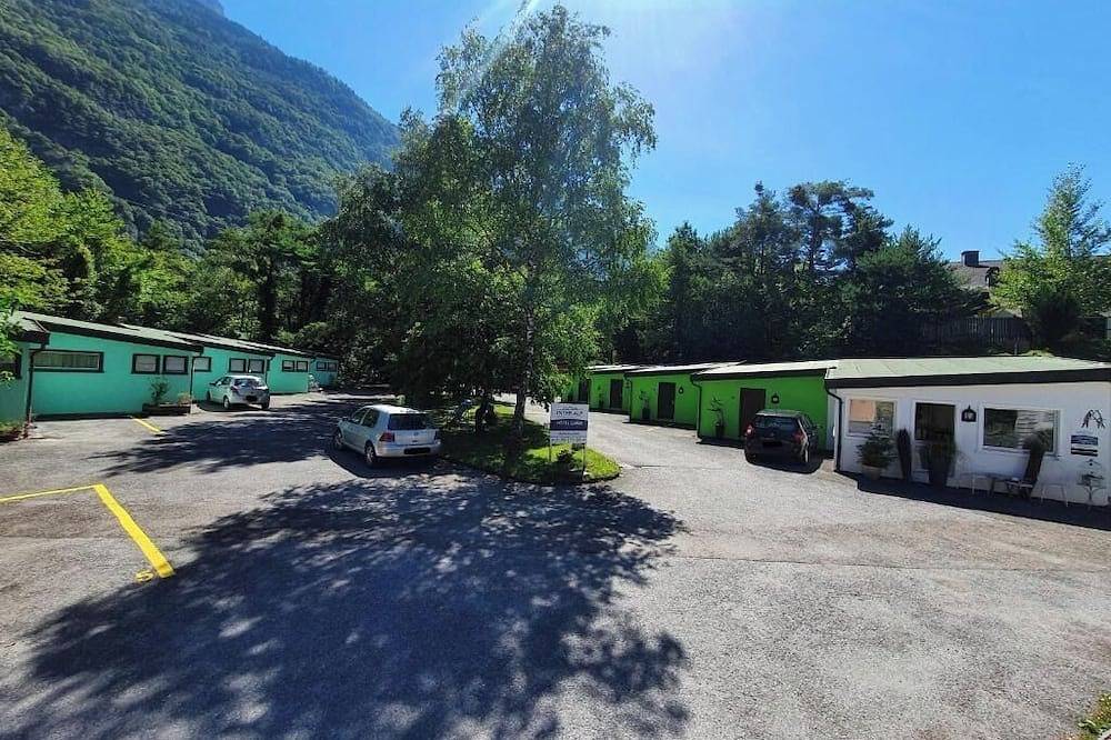 1-bedroom bungalow in adorable St. Maurice attached parking and private terrace in St-Maurice, Saint-Maurice (Schweiz)
