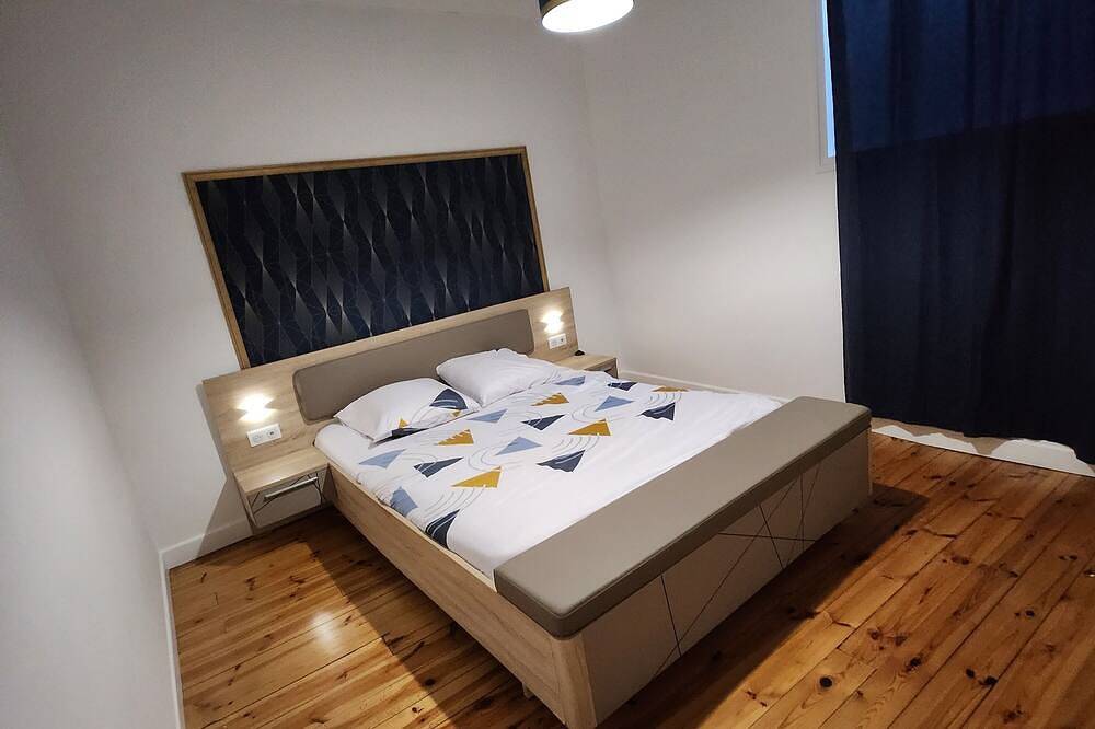 Appartement entier, Chaleureux appartement refait à neuf in Vic-sur-Cère, Région d'Aurillac