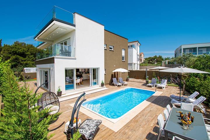 Villa für 9 Personen, mit Balkon und Terrasse sowie Garten und Pool in Fazana