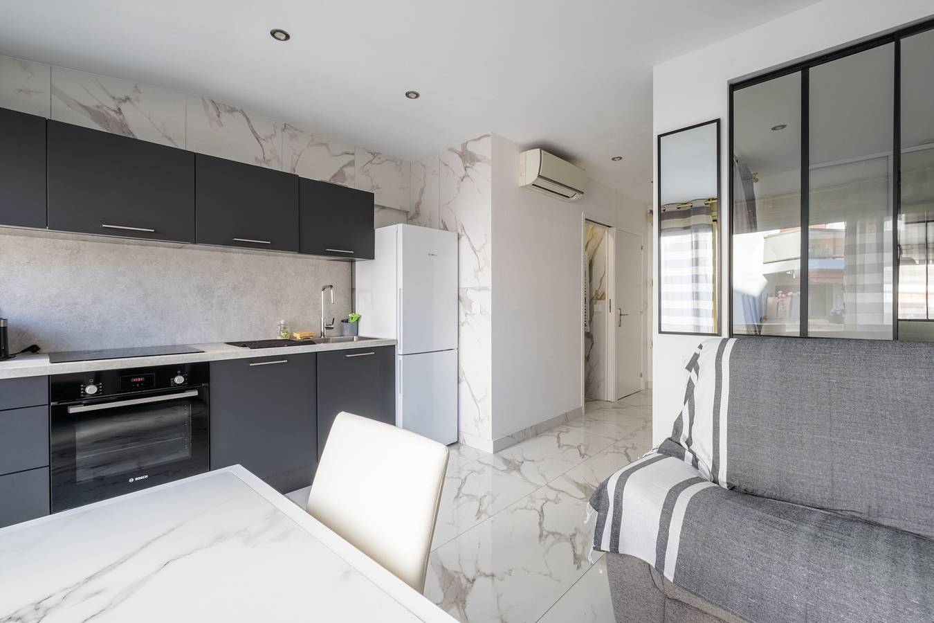 Ganze Wohnung, Ferienwohnung 'Proche Croisette' mit Balkon, Wi-Fi und Klimaanlage in Cannes, Mittelmeerküste (Frankreich)