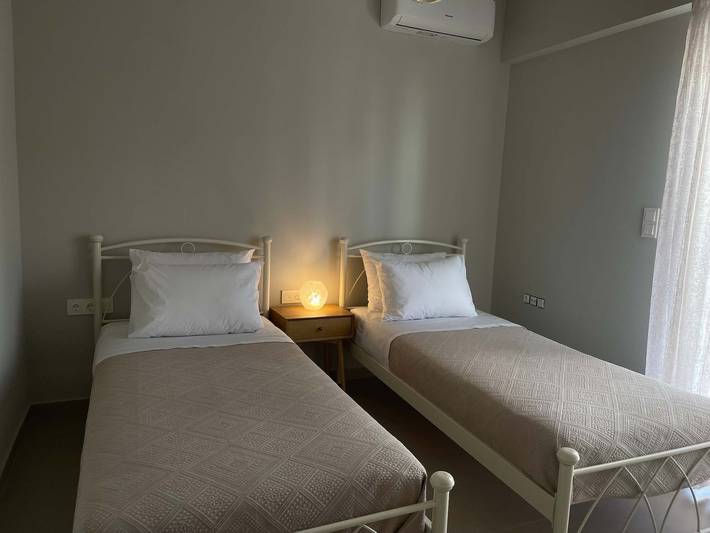 Geheel appartement, New Modern 2 Bd Flat Just Steps to Rethymno Beach in Rethymno (City), Rethymno en omgeving