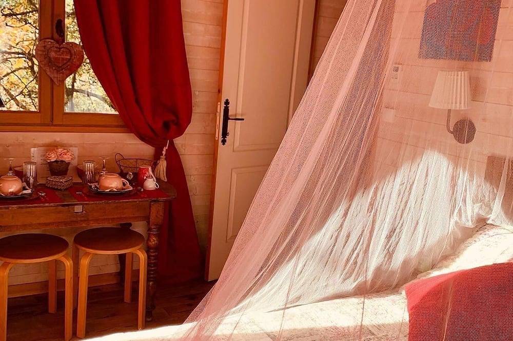 A sweet week in a tree house in Provence in Barjols, Región Brignoles
