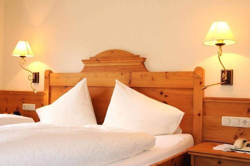 Doppelzimmer \"Zirbenholz\" - Hotel Neuwirt in Brandenberg, Kufstein Umgebung