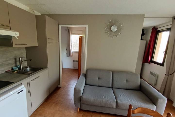 Gîte pour 4 personnes, avec piscine et balcon, adapté aux familles dans La Coudoulière - 3