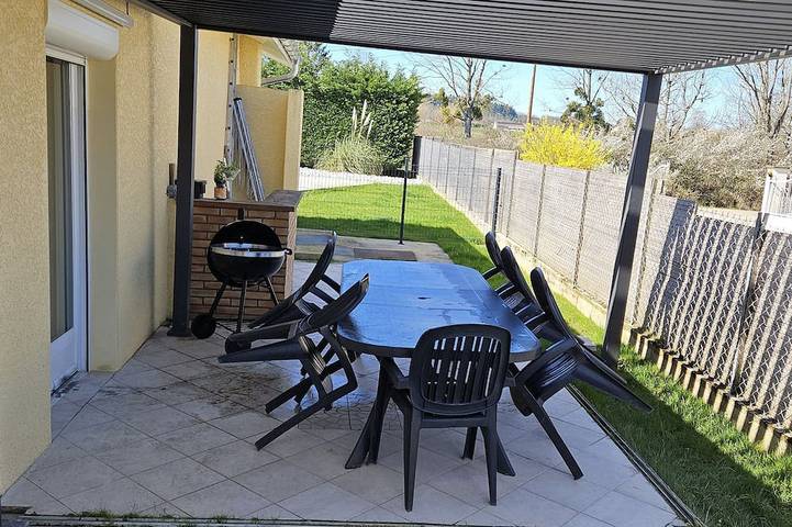 Location de vacances pour 8 personnes, avec Terrasse et Jardin à Priay