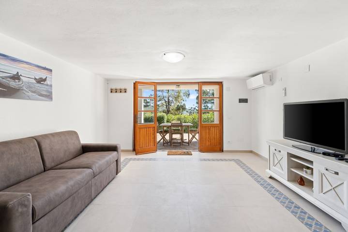 Apartamento entero, Apartamento 'Giagiumar' con vistas al mar, terraza privada y aire acondicionado. in Torre dei Corsari, Arbus (Municipio)