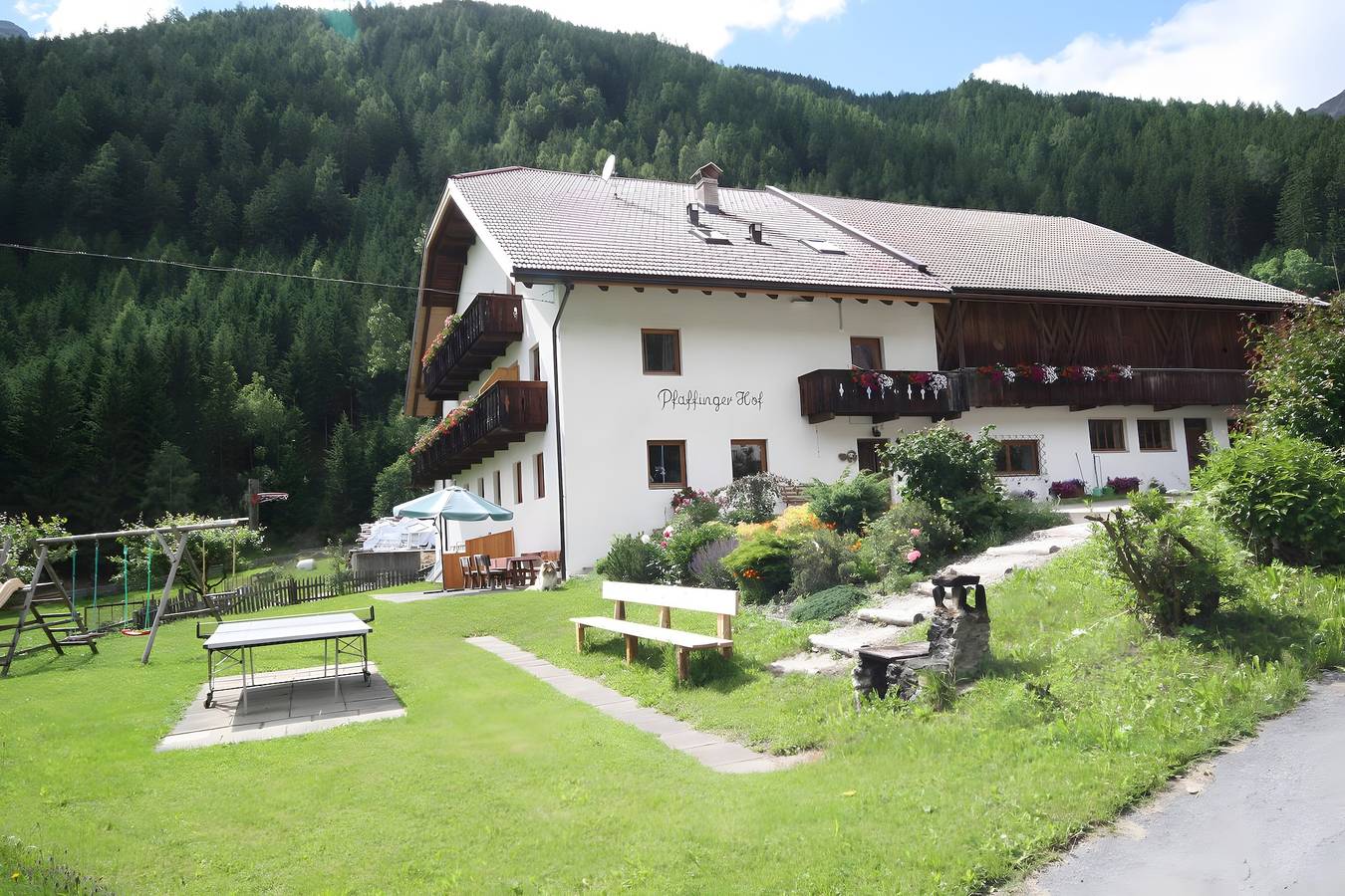 Ganze Wohnung, Ferienwohnung 'Pfaffingerhof Apt Piccolo Rabbit' mit Bergblick, Gemeinschaftsgarten und Wi-Fi in Antholz, Rasen-Antholz