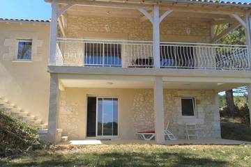 Gîte pour 4 personnes, avec balcon et jardin à Pomport