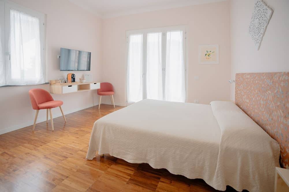 Fiordarancio est la maison d'hôtes que vous recherchiez, située dans une position fantastique juste au-dessus des plages de Fegina. La chambre vous offre un balcon avec vue mer, un lit double, une salle de bain privée et la climatisation.N'oubliez pas in Monterosso al Mare, Commune de Monterosso al Mare