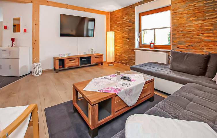 Ganze Ferienwohnung, Modernes Apartment am See mit Parkplatz & WiFi in Woldegk, Mecklenburg-Strelitz