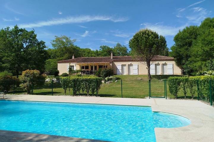 Location de vacances pour 14 personnes, avec Jardin à Sénaillac-Lauzès