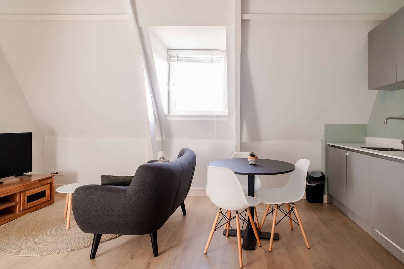 Appartamento intero, One Bedroom Apartment with Sloped Ceiling in Rotterdam, Olanda Meridionale