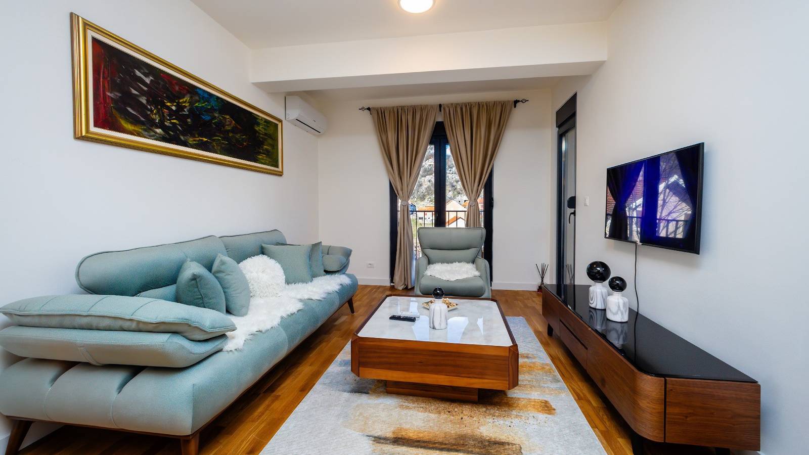 Apartamento entero, Apartamento de vacaciones para 3 personas con balcón/terraza in Cetinje, Montenegro