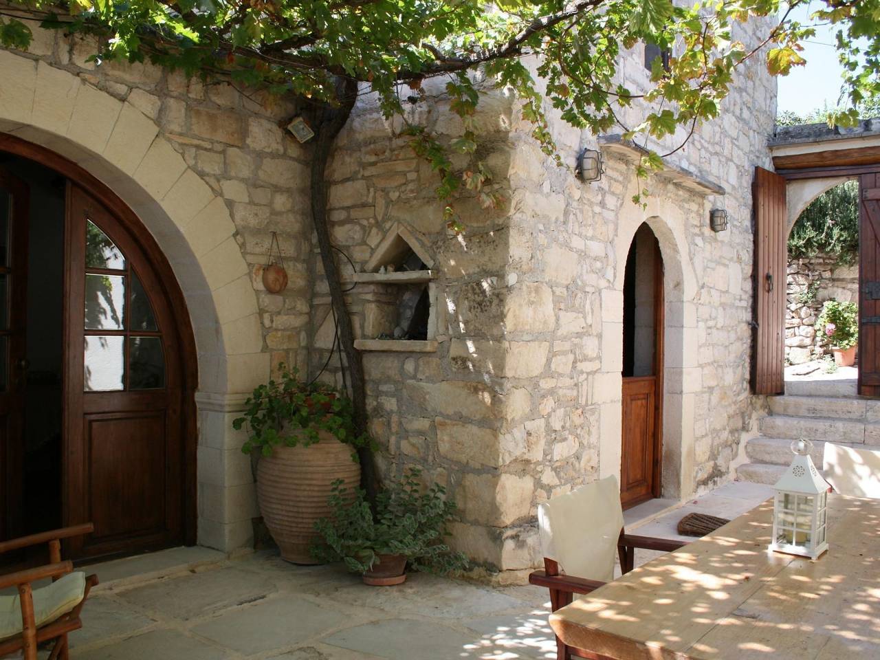 In Douliana mit Großem Balkon in Douliana, Vamos