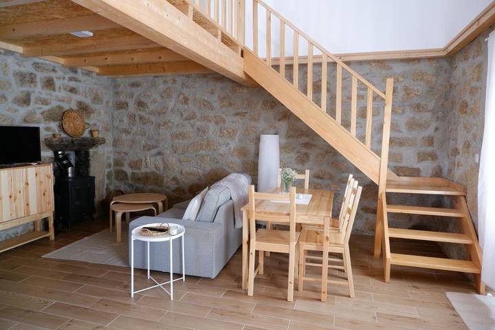 Gîte pour 2 personnes, avec terrasse dans Capinha