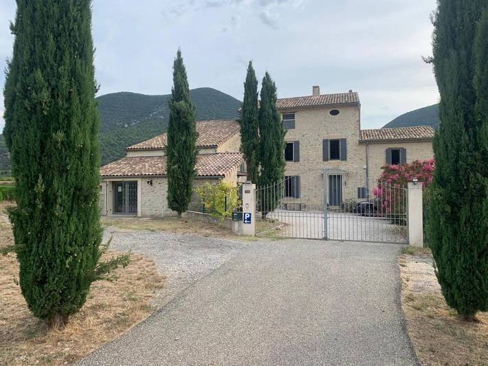 Maison d’hôte pour 2 personnes, avec Terrasse et Jacuzzi ainsi que Jardin et Vue