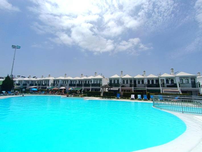 Bungalow para 4 personas, con piscina y terraza en Campo Internacional