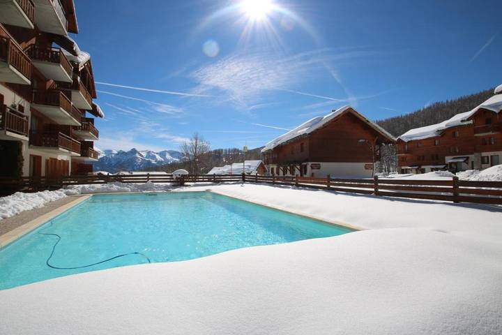 Gîte pour 6 personnes, avec piscine et jardin ainsi que sauna et vue, animaux acceptés à Puy-Saint-Vincent - 2