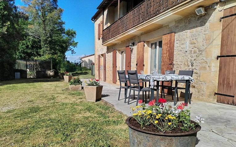 Location de vacances pour 4 personnes, avec vue ainsi que jardin et terrasse à Calviac-en-Périgord - 3