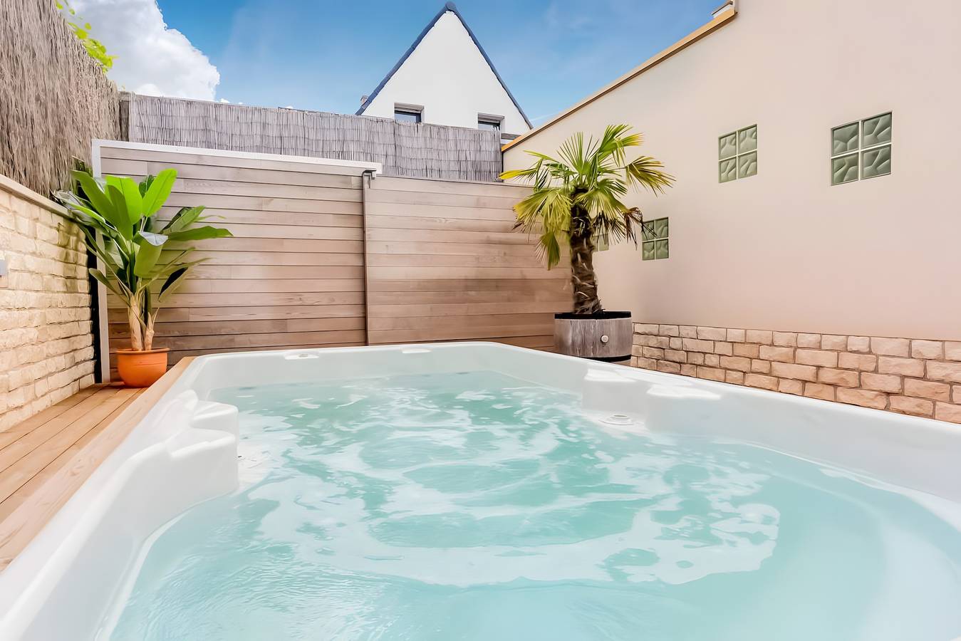 Holiday Home 'Casa-Wellness' with Private Pool, Wi-Fi and Air Conditioning in Avelgem, West Flanders