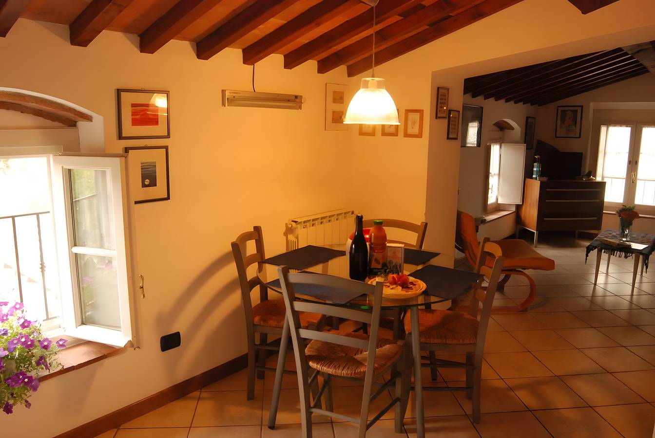 Ganze Wohnung, Ferienwohnung 'Appartamento Mansarda' mit Gemeinschaftspool, Wi-Fi und Klimaanlage in Capannori, Lucca Provinz