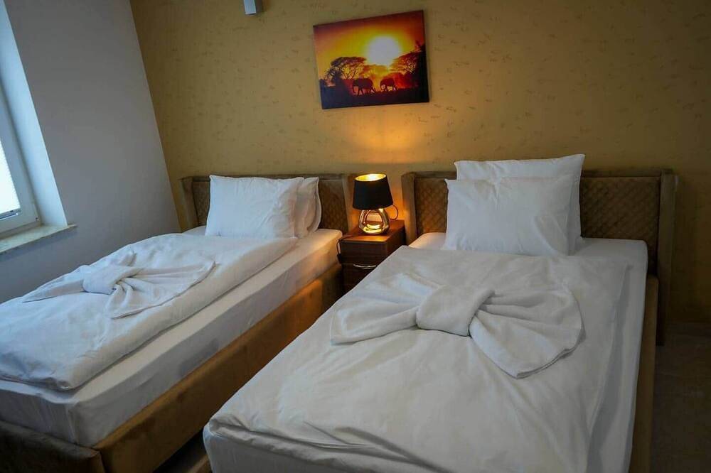 Ganze Wohnung, 2-Zi Wohnung Balkon für Familien & Monteure in Berenbostel, Garbsen