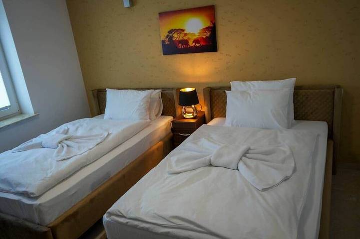 Ganze Wohnung, Modernes Apartment | Balkon | 2 Schlafzimmer | Parkplatz in Berenbostel, Garbsen